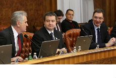 Sve se vrti oko Nikolića Sve se vrti oko Nikolića
