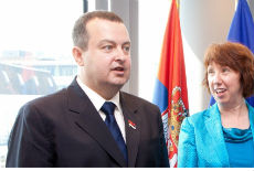 Prvi sastanak Dačića i Tačija Prvi sastanak Dačića i Tačija