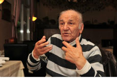 Bata Živojinović:pun snage Bata Živojinović:pun snage