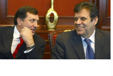 Dodik odlikovao Koštunicu Dodik odlikovao Koštunicu