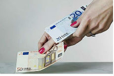 Evro - 117,040 dinara Evro - 117,040 dinara