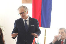 Uvredljive poruke Milanovića Uvredljive poruke Milanovića